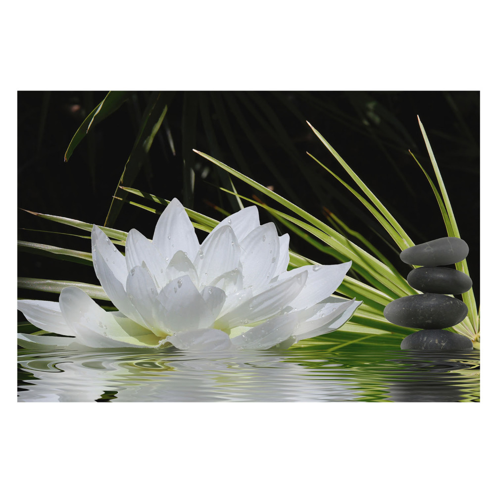 Tapeta na stenu s motívom meditácie a bielych ľalií