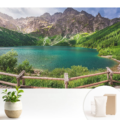 Luxusná tapeta s motívom horského jazera obklopeného zeleňou