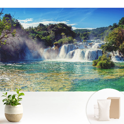 Luxusná tapeta s motívom vodopádu obklopeného zeleňou