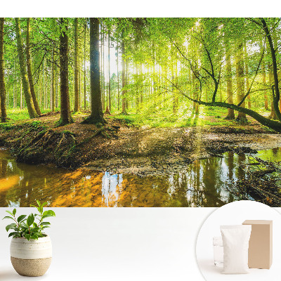 Tapeta s motívom lesného pokojného potoka v svetlých odtieňoch