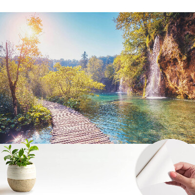 Tapeta s pokojným motívom jazera a vodopádu do obývačky