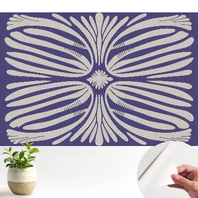 Luxusná tapeta so symetrickým kvetinovým motívom na fialovom podklade