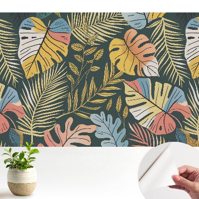 Tapeta na stenu samolepiaca s farebnými tropickými listami na tmavom pozadí