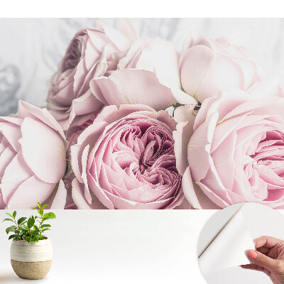 Tapeta do obývačky s jemným motívom ruží v romantickej kytici