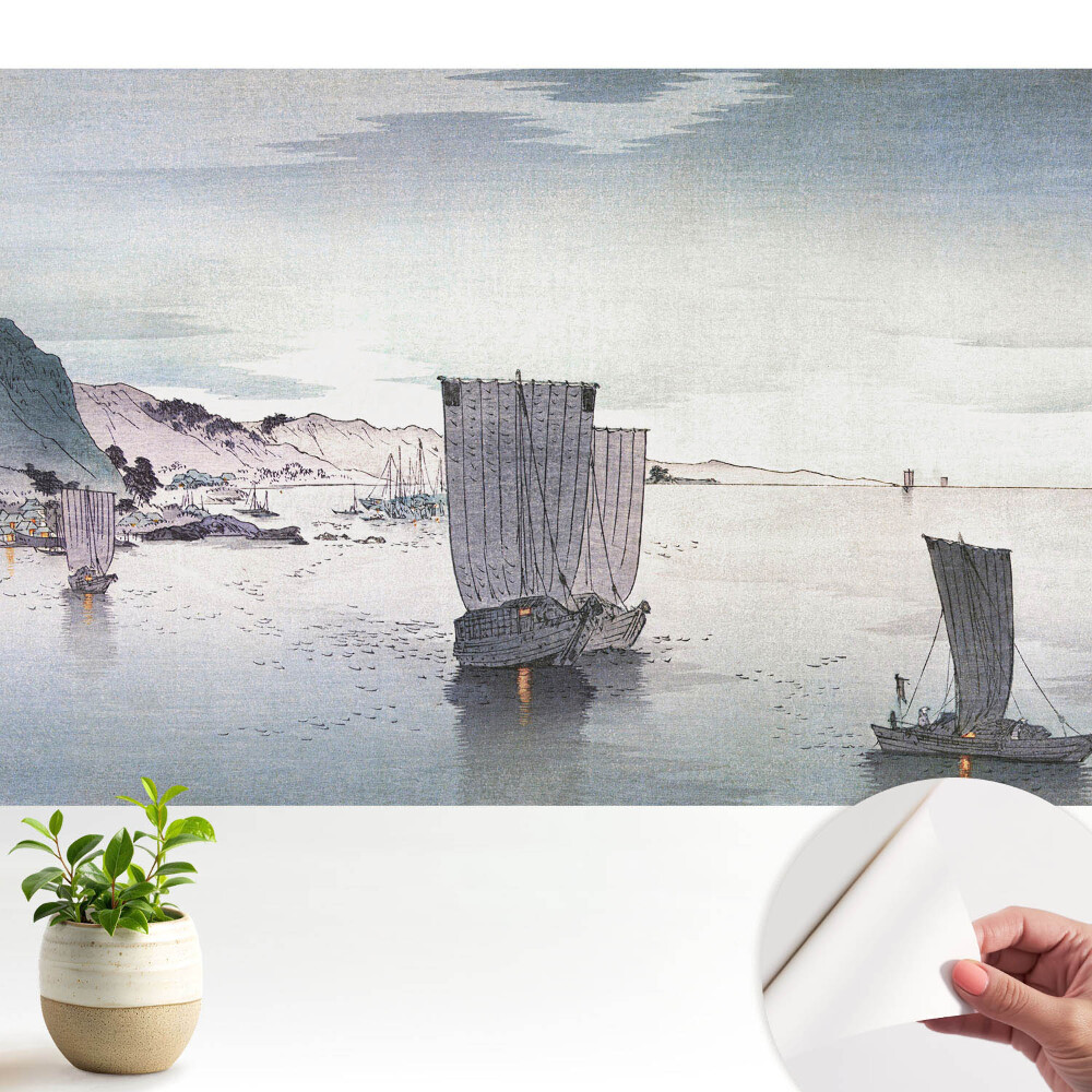 Tapeta do obývačky Plachetnice na pokojnej vodnej ploche medzi kopcami