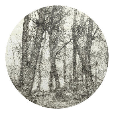 Podložka pod stoličku na kolieskach okrúhla Náčrt lesa v sépiovej farbe