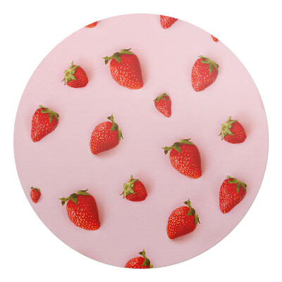 Podložka pod kolieskovú stoličku okrúhla Jahody na pastelovom pozadí