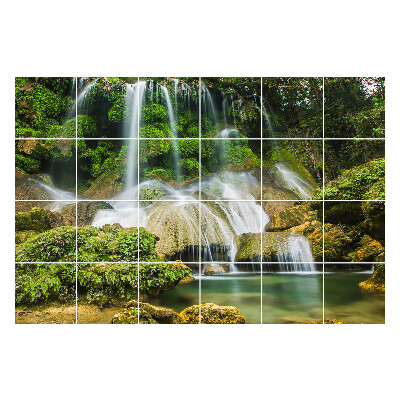 Samolepky na obklady Vodopád v zelenom lese