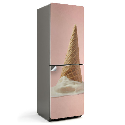 Samolepiaca nálepka na chladničku Zmrzlina vo vaflovom kornútku na stole