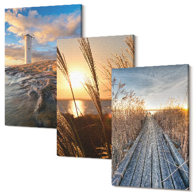 Sada obrazov triptych Pohľad na maják pri mori, trávu a drevené mólo