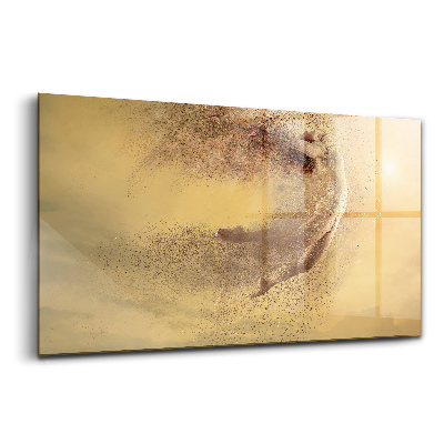 Obraz na skle Žena v dynamickej skákajúcej postave