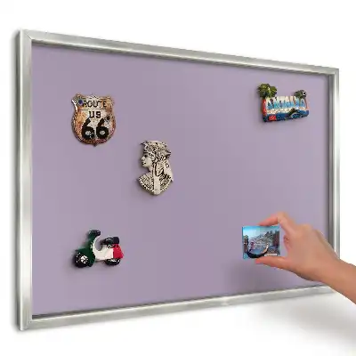 Magnetická tabuľa na suveníry z ciest Lila vo fialovom minimalistickom vyhotovení