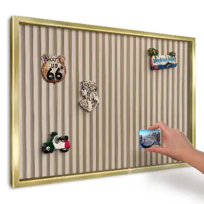 Magnetická tabuľa na magnetky z ciest so svetlými vertikálnymi pruhmi