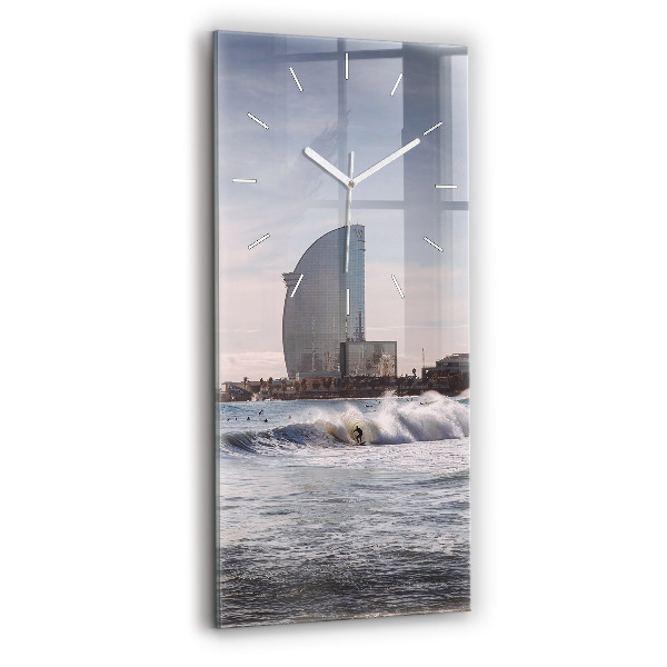 Vertikálne sklenené hodiny Surfer v Barcelone