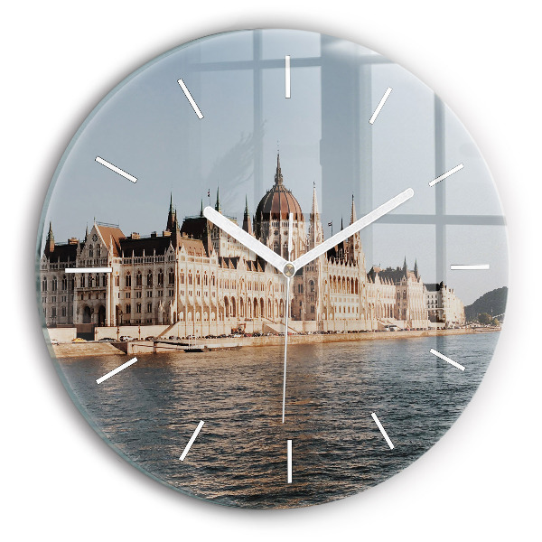 Vertikálne hodiny Budapeštiansky parlament na Dunaji